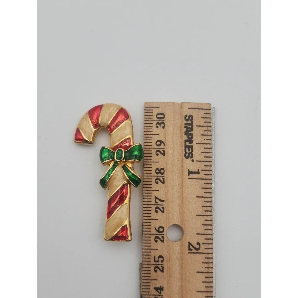 Vintage gold tone enamel Christmas‎ holiday candy cane w/ bow brooch pin